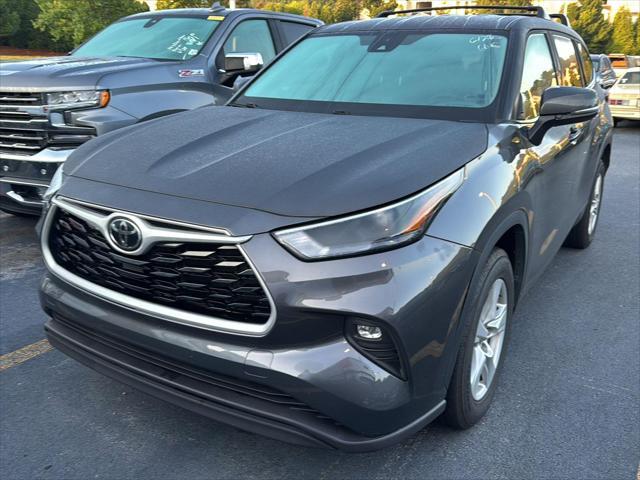 used 2022 Toyota Highlander car, priced at $29,999