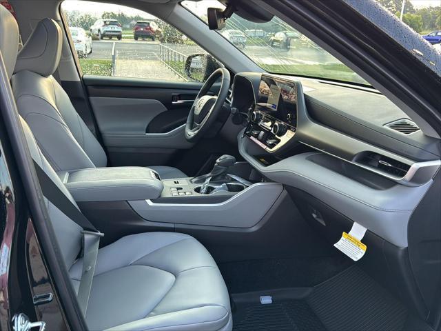 new 2025 Toyota Highlander car, priced at $45,729