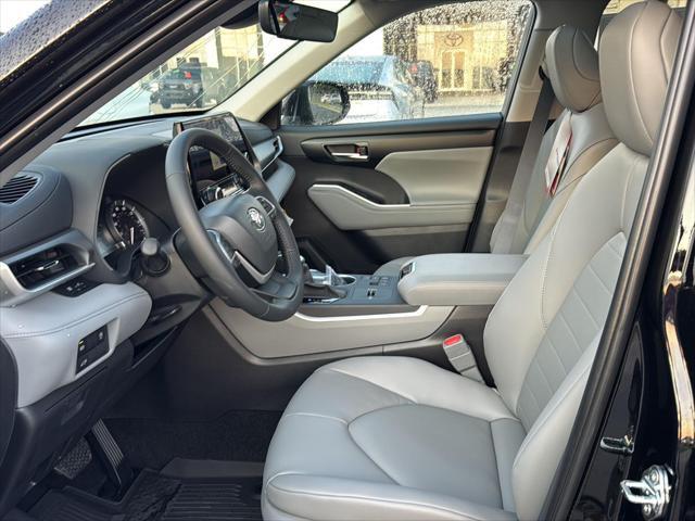 new 2025 Toyota Highlander car, priced at $45,729