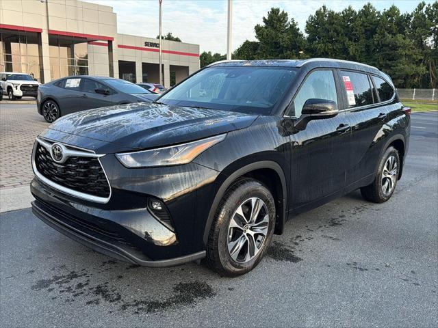 new 2025 Toyota Highlander car, priced at $45,729