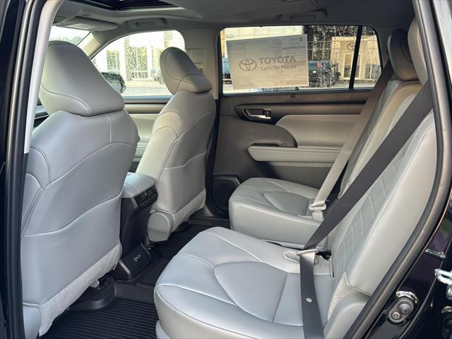 new 2025 Toyota Highlander car, priced at $45,729