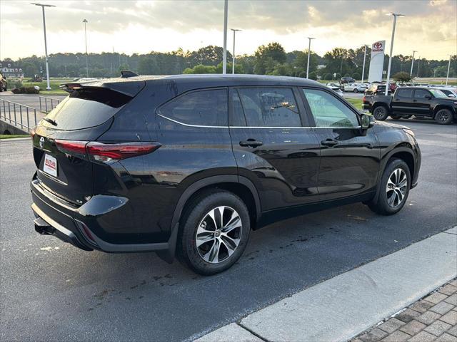 new 2025 Toyota Highlander car, priced at $45,729
