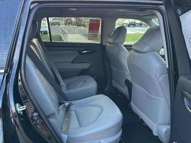 new 2025 Toyota Highlander car, priced at $45,729