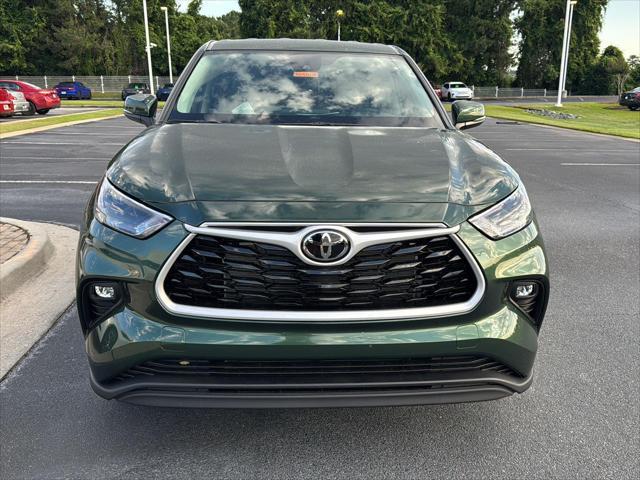 new 2025 Toyota Highlander car, priced at $41,217