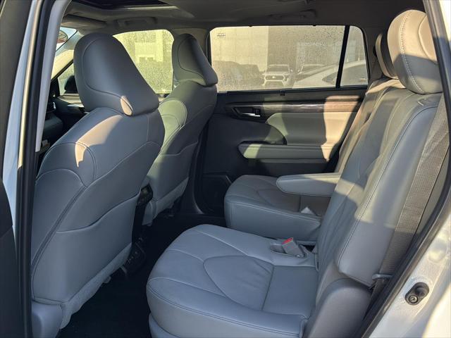 used 2023 Toyota Highlander car, priced at $42,799