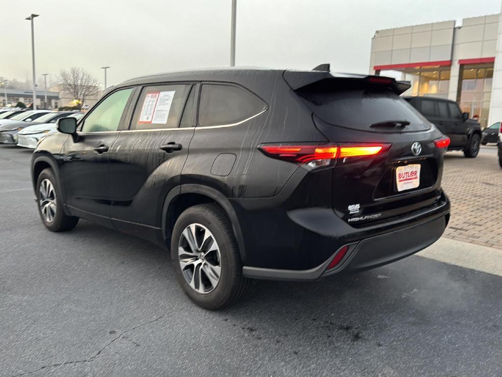 used 2024 Toyota Highlander car, priced at $43,400