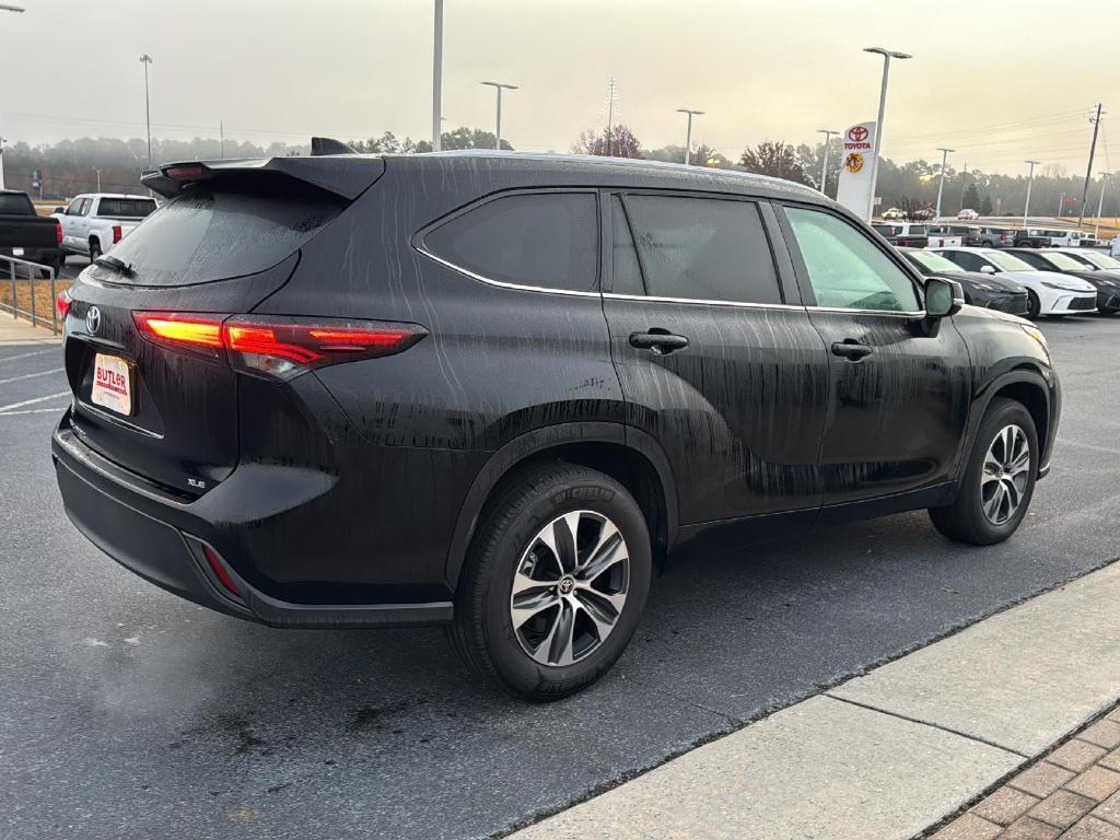 used 2024 Toyota Highlander car, priced at $43,400