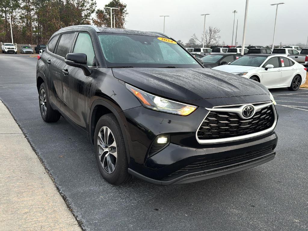 used 2024 Toyota Highlander car, priced at $43,400