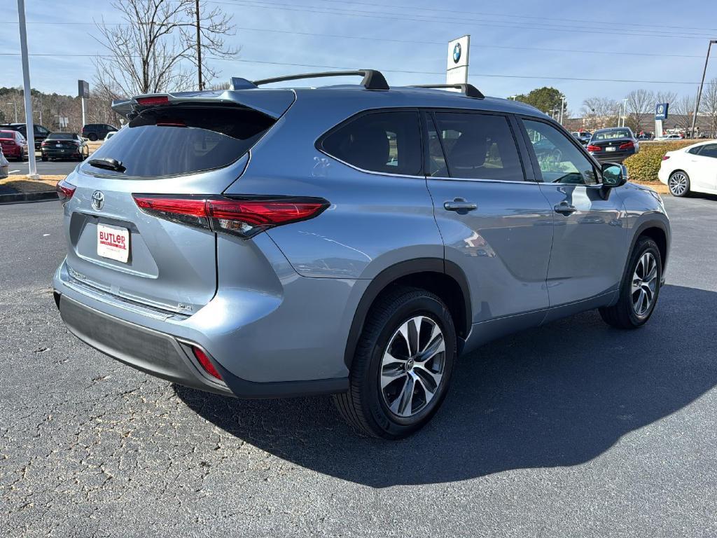 used 2022 Toyota Highlander car, priced at $32,990