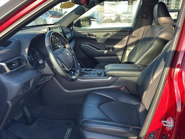 used 2021 Toyota Highlander car, priced at $37,999