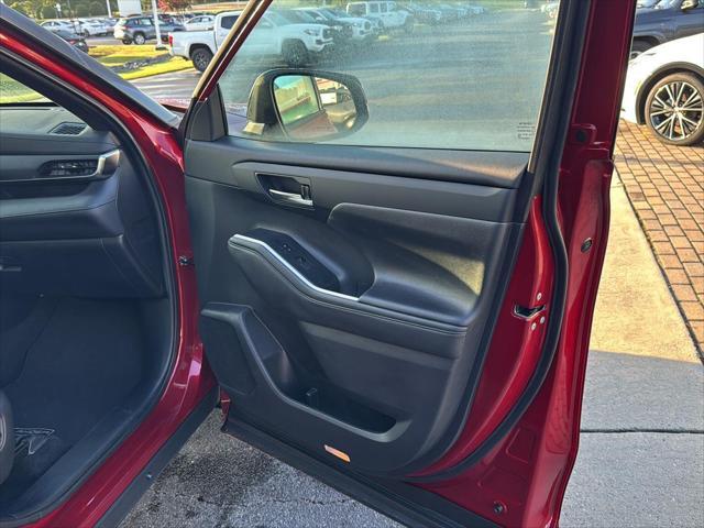 used 2021 Toyota Highlander car, priced at $37,999