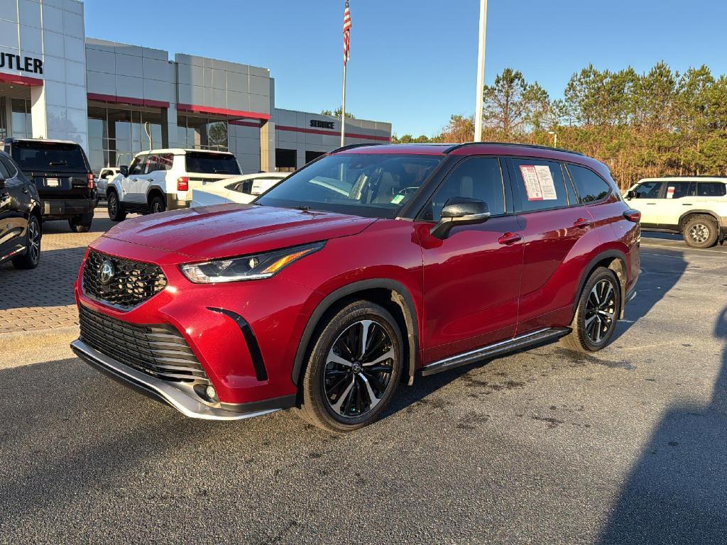 used 2022 Toyota Highlander car, priced at $40,999