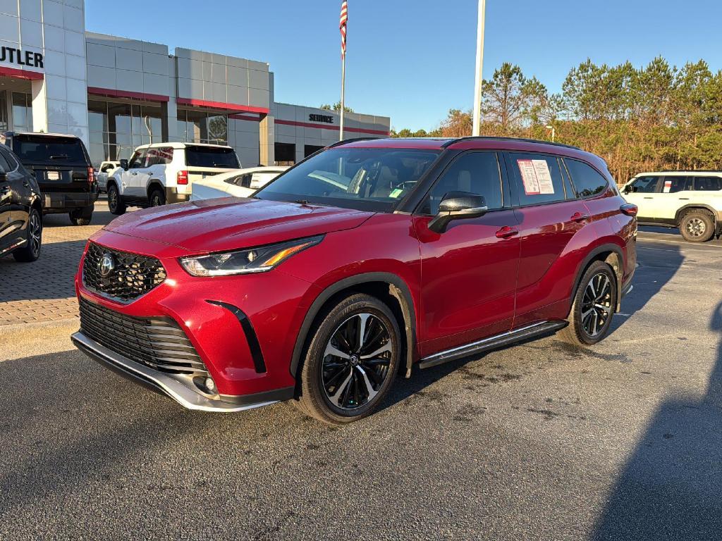 used 2022 Toyota Highlander car, priced at $40,999