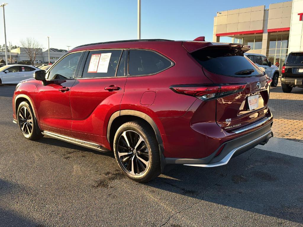 used 2022 Toyota Highlander car, priced at $40,999