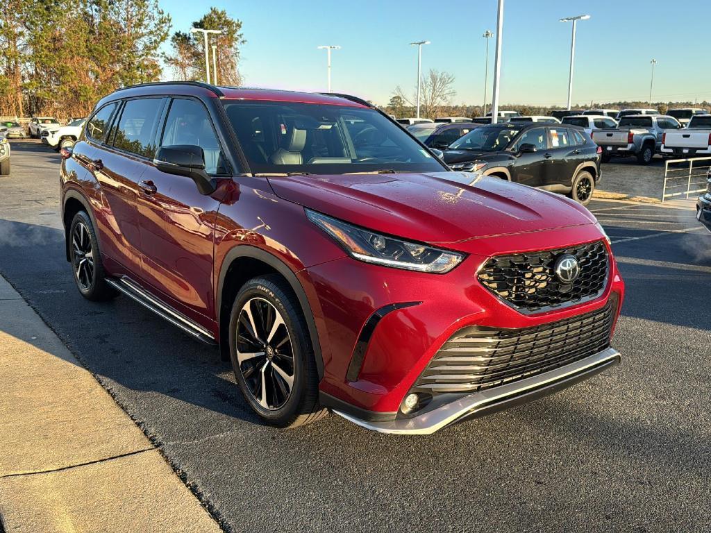 used 2022 Toyota Highlander car, priced at $40,999