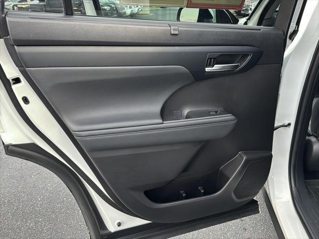 used 2023 Toyota Highlander car, priced at $39,995