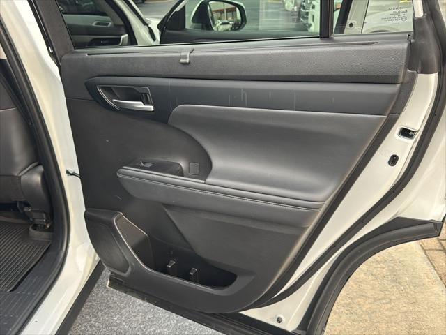 used 2023 Toyota Highlander car, priced at $39,995