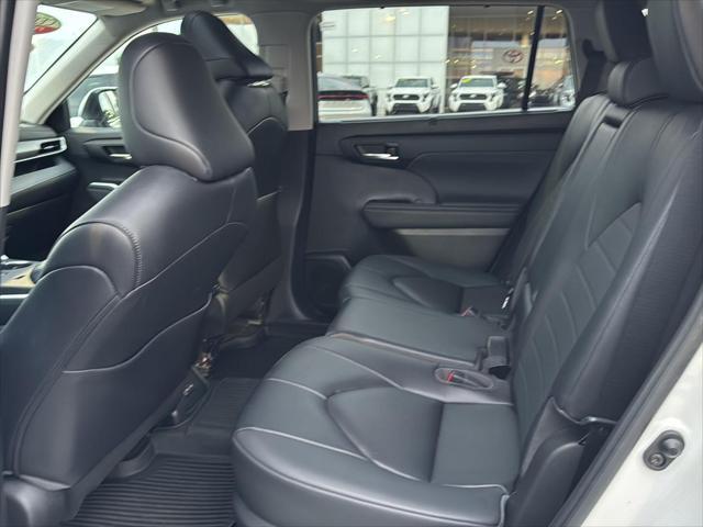 used 2023 Toyota Highlander car, priced at $39,995