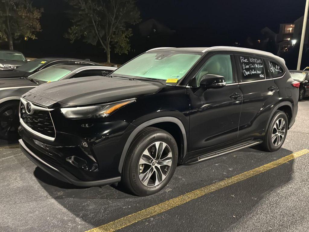 used 2022 Toyota Highlander car, priced at $35,900