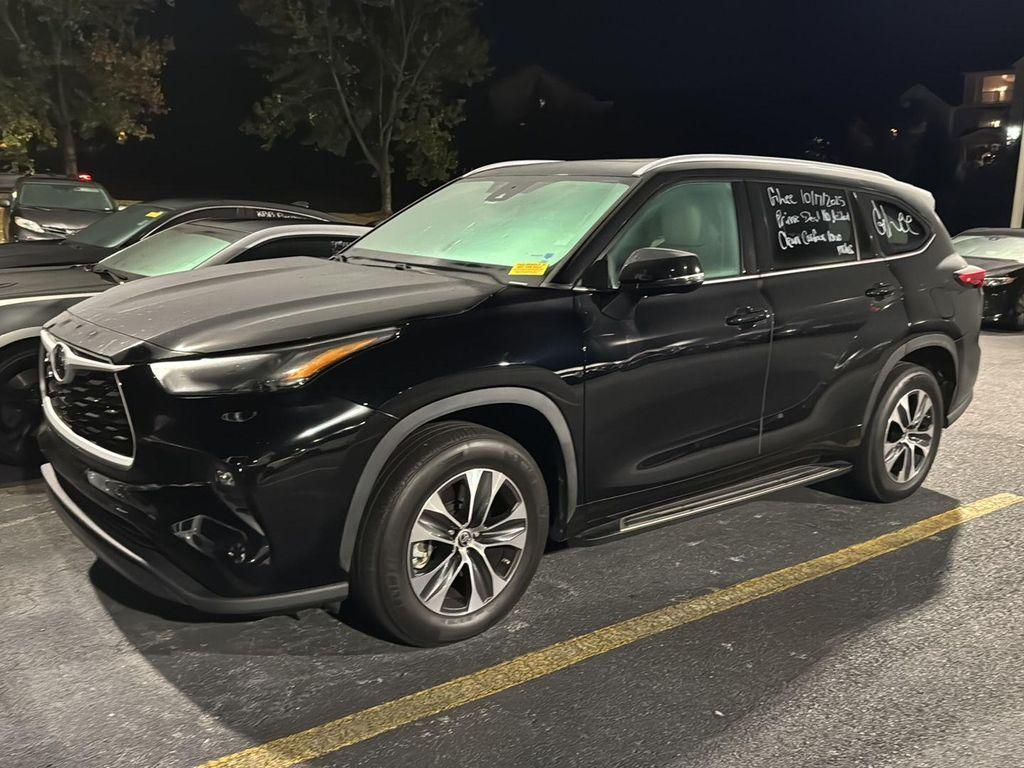 used 2022 Toyota Highlander car, priced at $35,900