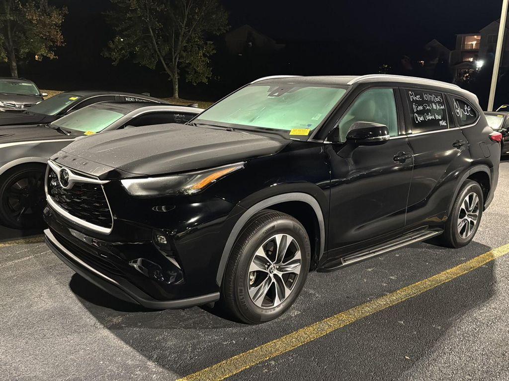 used 2022 Toyota Highlander car, priced at $35,900