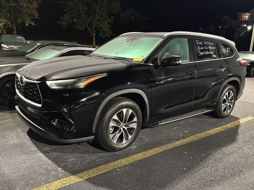 used 2022 Toyota Highlander car, priced at $35,900