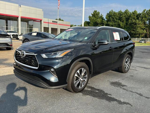 used 2024 Toyota Highlander car, priced at $43,999