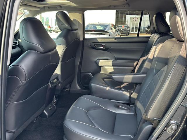 used 2024 Toyota Highlander car, priced at $43,999