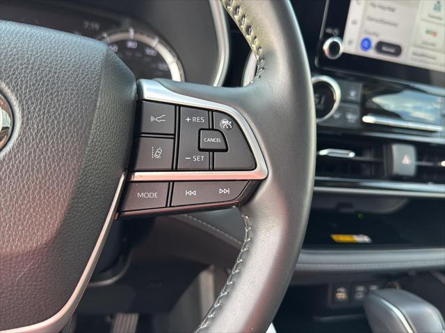 used 2024 Toyota Highlander car, priced at $43,999