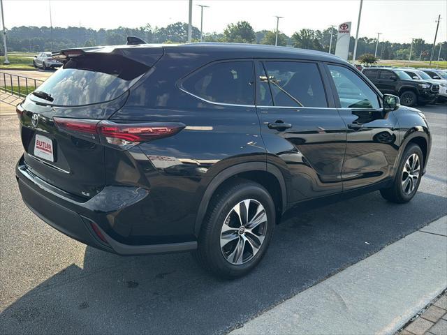 used 2024 Toyota Highlander car, priced at $43,999