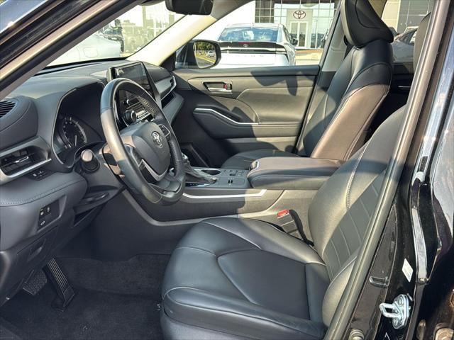 used 2024 Toyota Highlander car, priced at $43,999