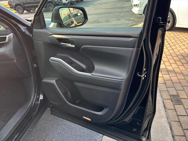 used 2024 Toyota Highlander car, priced at $43,999