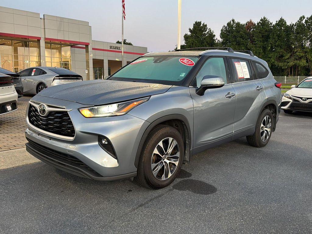 used 2021 Toyota Highlander car, priced at $35,999