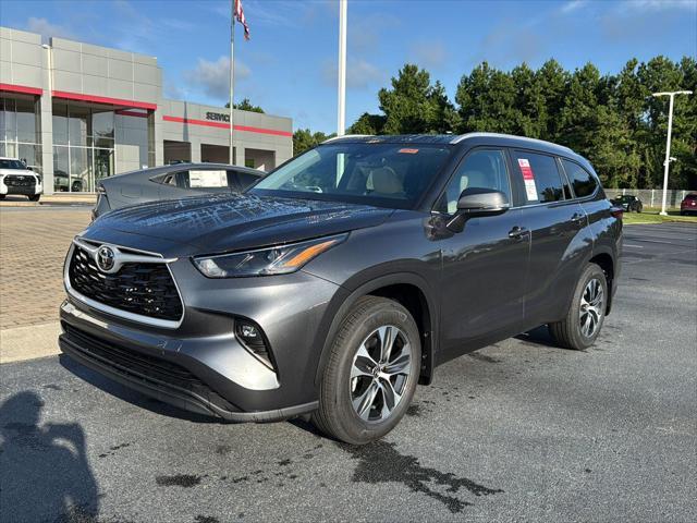 new 2025 Toyota Highlander car, priced at $44,935