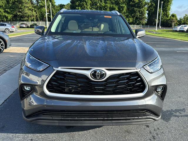 new 2025 Toyota Highlander car, priced at $44,935