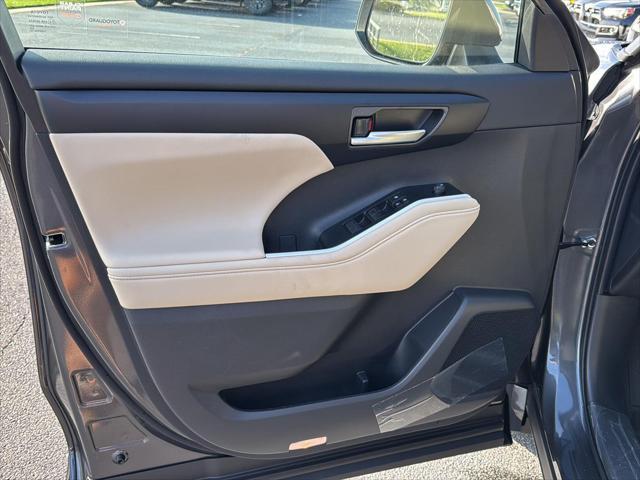 new 2025 Toyota Highlander car, priced at $44,935