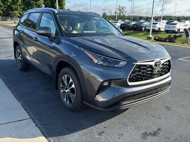 new 2025 Toyota Highlander car, priced at $44,935
