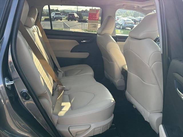new 2025 Toyota Highlander car, priced at $44,935