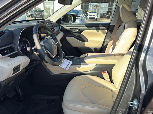 new 2025 Toyota Highlander car, priced at $44,935