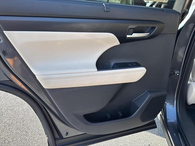 new 2025 Toyota Highlander car, priced at $44,935