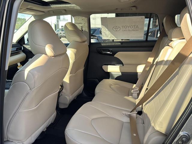 new 2025 Toyota Highlander car, priced at $44,935