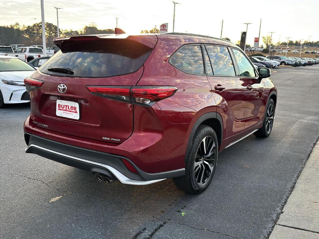 used 2021 Toyota Highlander car, priced at $40,900