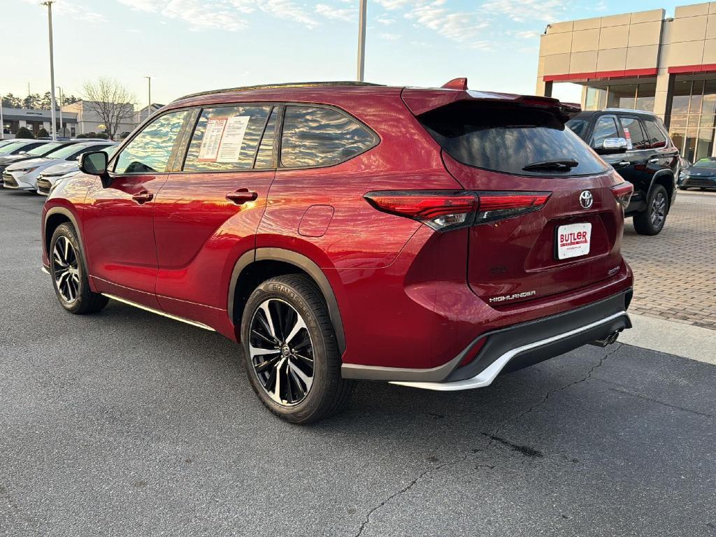 used 2021 Toyota Highlander car, priced at $40,900