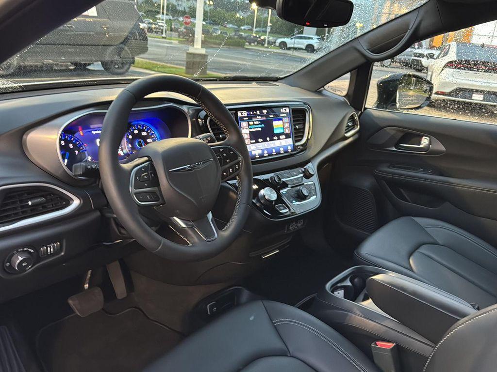used 2025 Chrysler Pacifica car, priced at $32,499