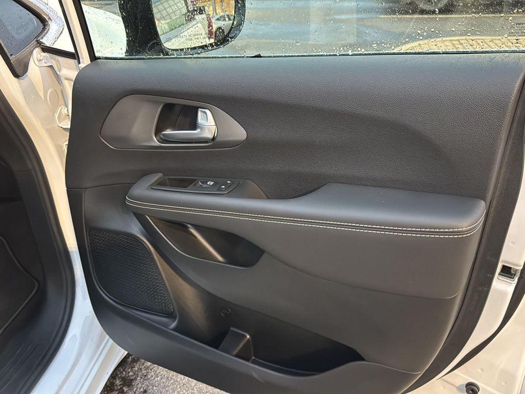 used 2025 Chrysler Pacifica car, priced at $32,499