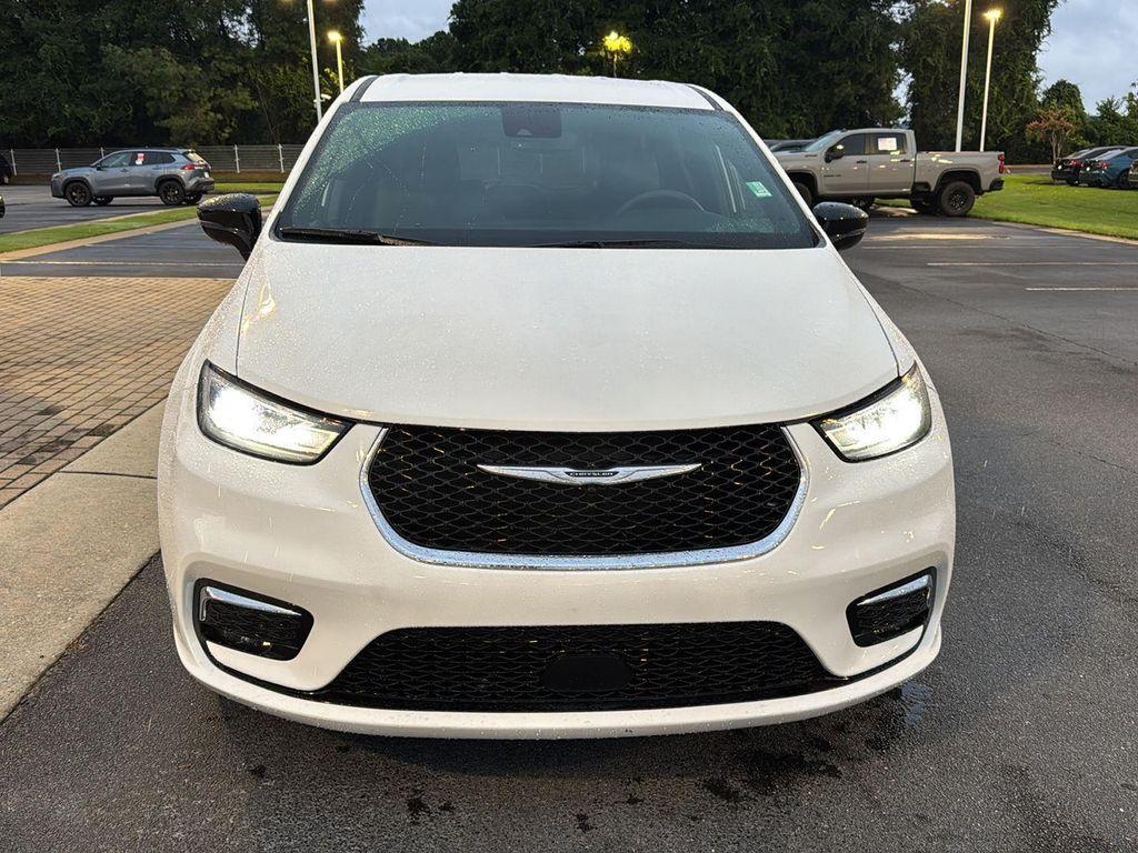 used 2025 Chrysler Pacifica car, priced at $32,499