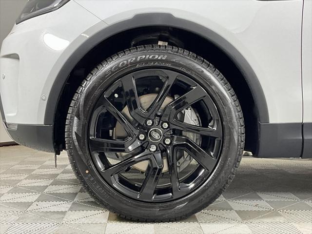 new 2025 Land Rover Discovery car, priced at $68,328
