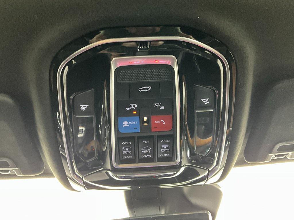 used 2022 Jeep Grand Cherokee car, priced at $40,492