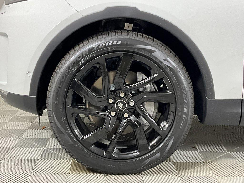 new 2025 Land Rover Discovery car, priced at $68,743