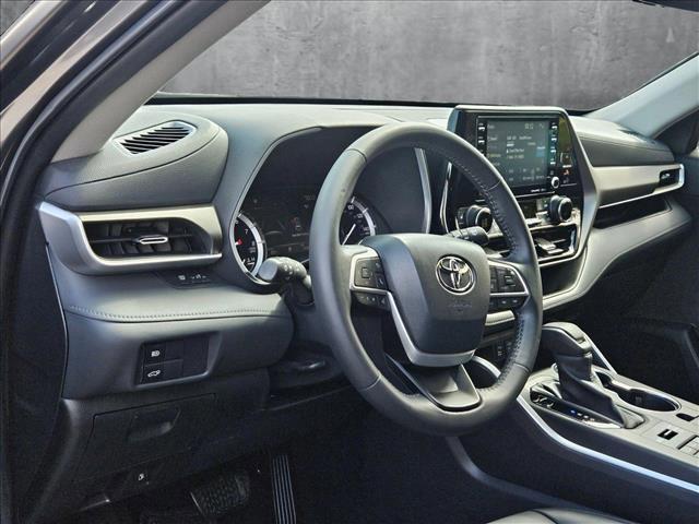 used 2022 Toyota Highlander car, priced at $40,995